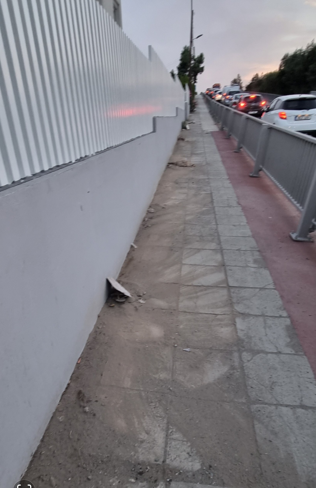 #1398. Αερογεφυρα προς Λεμεσό - Κατηγορία: Ακαθάριστος πεζόδρομος ...
